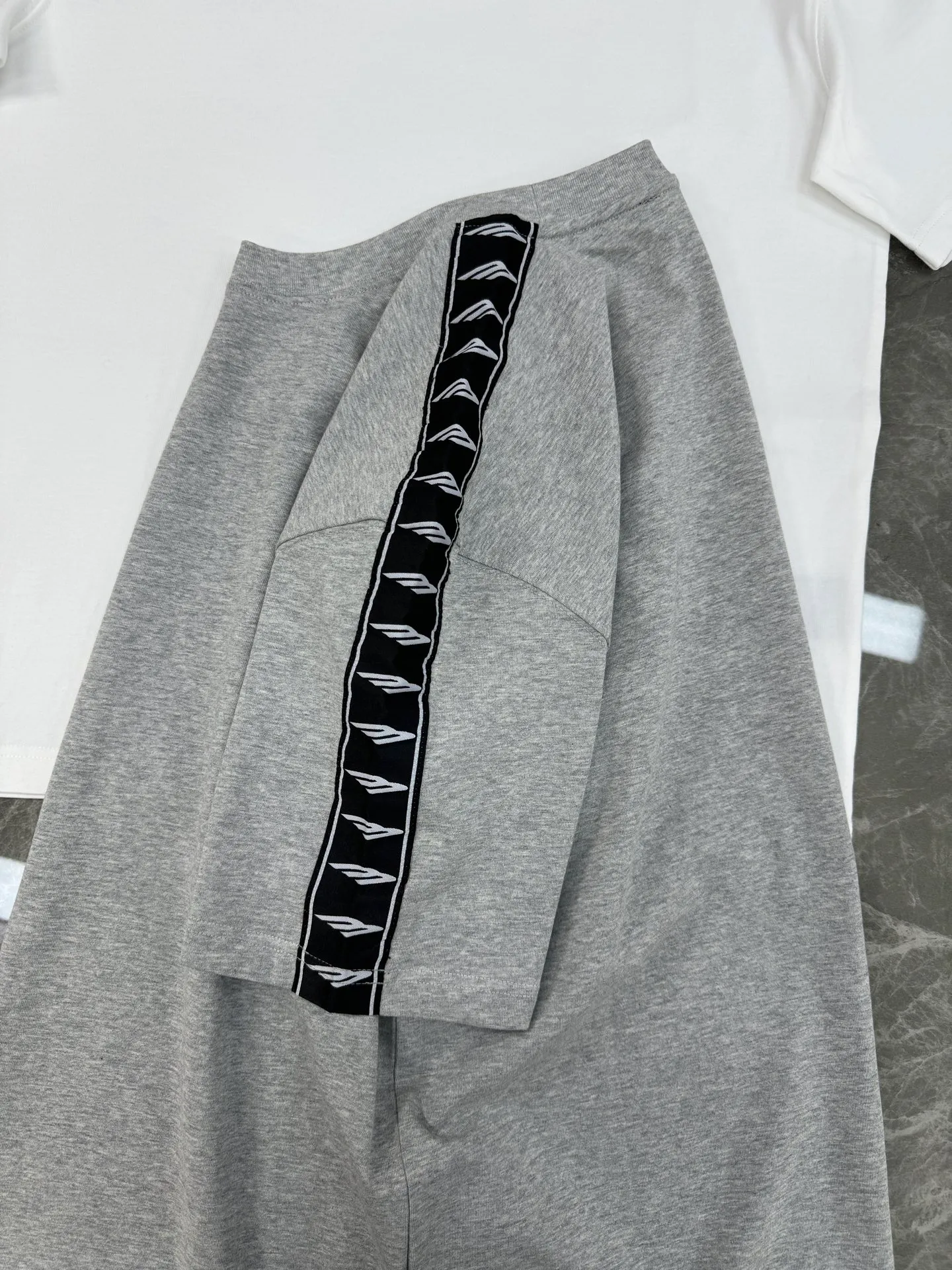 ⚜️Balenciaga T ， Same Style❤️ .280g Breathable， ! ， ， 。 ， ， ， OK， get ~ ， ， ! ：Black.Gray.White.Sizes：S-3XL ❗️（175/145 L）